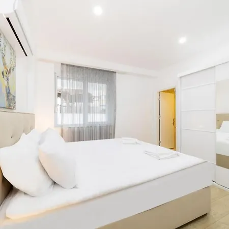 Flat Near Popular Attractions In Muratpasa