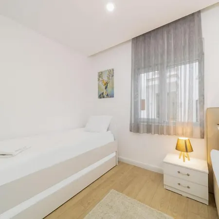 Apartment Flat Near Popular Attractions In Muratpasa